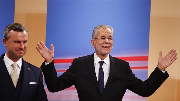 V opakovanch prezidentskch volbch v Rakousku vede podle prbnch vsledk s vraznm nskokem nezvisl kandidt Alexander Van der Bellen (4. prosince 2016)