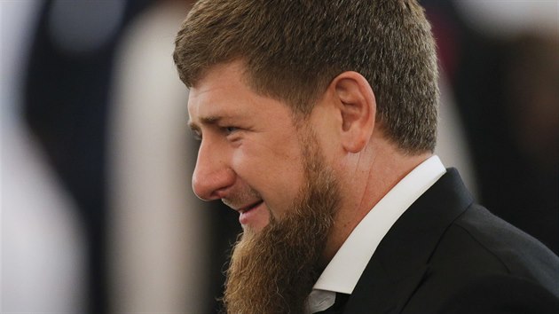 Poselstv Putina si ve tvrtek vyslechl i eensk vdce Ramzan Kadyrov. (1. prosince 2016)