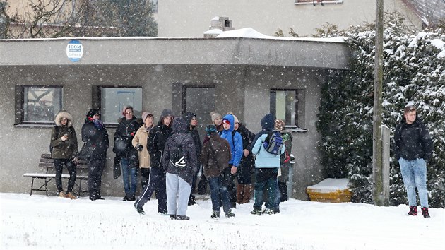 Problmy na silnicch na Vysoin mly tak autobusy. Leckde ekali lid na pravideln spoj marn.