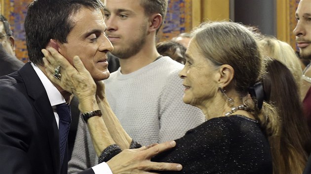 Manuel Valls se svou matkou (5. prosince 2016)