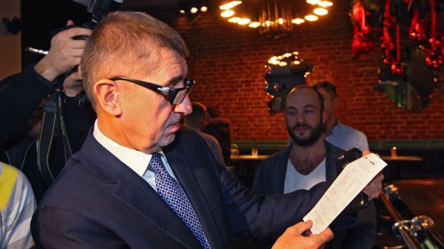 Ministr financ Andrej Babi provoval ve tvrtek rno ostr start EET v nkolika praskch restauracch a kavrnch. (1. prosince 2016)