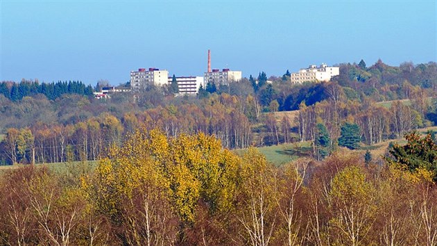 Pohled pes dol Velk Libavy na obec Rovnou ve Slavkovskm lese na Sokolovsku.