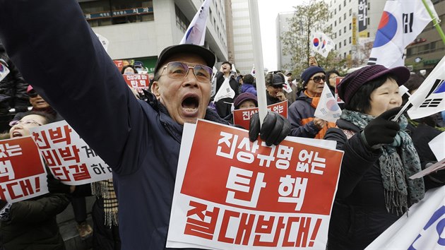 Lid v ulicch Soulu slav sesazen prezidentky Pak Kun-hje (9. prosince 2016).