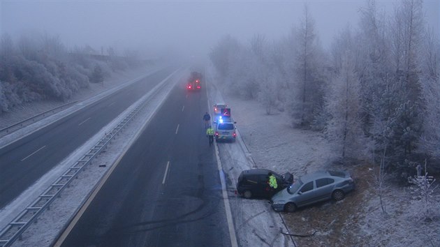 Dopravn nehoda na dlnici D6 u Velk Dobr na Kladensku (5.12.2016).