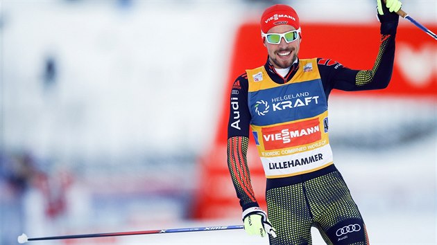 Johannes Rydzek slav vtzstv v tmovm zvodu Svtovho pohru v Lillehammeru.