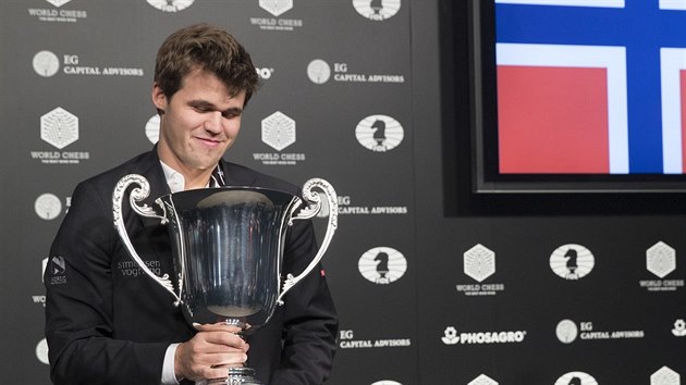 Magnus Carlsen z Norska se t z pohru pro achovho mistra svta.
