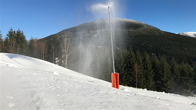 pindlerm Mln hls zasneno, otevr Svat Petr, Medvdn i Hromovku.