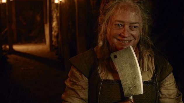 Kathy Batesov v serilu American Horror Story - Roanoke (2016)