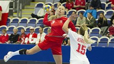 Kamila Kordovská při střelbě v utkání s Černou Horou. Kamila Kordovská při střelbě v utkání s Černou Horou.