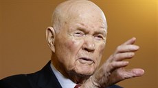 Bývalý americký astronaut John Glenn na snímku z roku 2015 Bývalý americký astronaut John Glenn na snímku z roku 2015