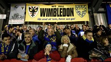 ŠŤASTNÉ ČASY. Anglický AFC Wimbledon je klub založený a řízený fanoušky. Ti... ŠŤASTNÉ ČASY. Anglický AFC Wimbledon je klub založený a řízený fanoušky. Ti...