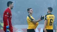 TYS NJAK PIBRAL, KAMARÁDE. Thorsten Schick z Young Boys Bern si na oslavu...