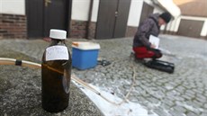 Pracovníci specializované firmy zaali v Kianov odebírat vzorky vody. Na...
