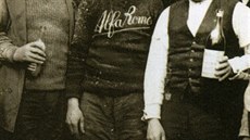 Ugo Sivocci v cíli Targa Florio 1923. Závod mu trval sedm hodin a osmnáct minut.