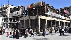 Lidé opoutjí východní tvrt Aleppa a míí do vládou kontrolované oblasti (8....