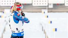 Lucie Charvátová na střelnici v Östersundu Lucie Charvátová na střelnici v Östersundu