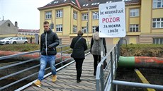 Lávka u krajského úřadu. Lávka u krajského úřadu.