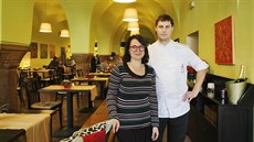 Noví majitelé restaurace Jana a Pavel Marešovi. Noví majitelé restaurace Jana a Pavel Marešovi.