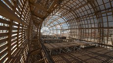 Stavba Vzducholodi Gulliver na stee Centra souasného umní DOX probíhala v...