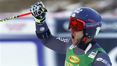 Mathieu Faivre slaví triumf v obřím slalomu ve Val d'Isere. Mathieu Faivre slaví triumf v obřím slalomu ve Val d'Isere.