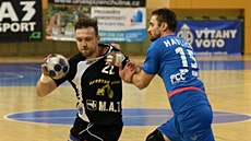 Michal Tonar z Plzně uniká, brání ho Michal Havlíček z Litovle. Michal Tonar z Plzně uniká, brání ho Michal Havlíček z Litovle.