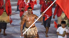 Pita Nikolas Taufatofua coby vlajkonoš výpravy Tongy na olympijských hrách v... Pita Nikolas Taufatofua coby vlajkonoš výpravy Tongy na olympijských hrách v...