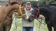 František Holčák působí ve Velkých Karlovicích od založení jezdeckého oddílu.... František Holčák působí ve Velkých Karlovicích od založení jezdeckého oddílu....