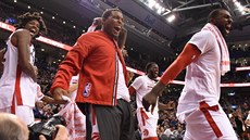 Torontská lavička slaví, Raptors rozpárali hráče Atlanty Hawks. Torontská lavička slaví, Raptors rozpárali hráče Atlanty Hawks.