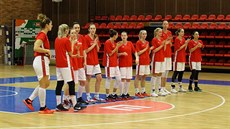 Nymburské basketbalistky nastupují k domácímu utkání. Nymburské basketbalistky nastupují k domácímu utkání.