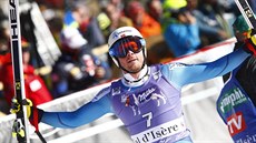 Norský lya Kjetil Jansrud v cíli superobího slalomu ve Val d'Isere.