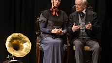 Jitka Molavcová a Jiří Suchý v předchozí premiéře Semaforu nazvané Zlomené... Jitka Molavcová a Jiří Suchý v předchozí premiéře Semaforu nazvané Zlomené...
