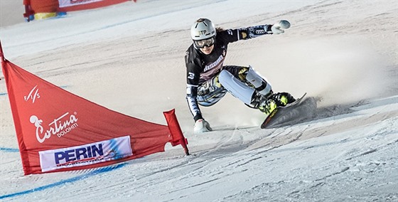 Ester Ledecká pi závod v paralelním slalomu v italské Cortin dAmpezzo.