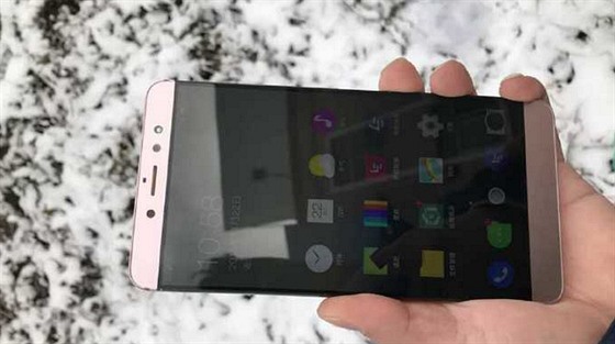 LeEco LE X920 je pikový phablet za lidovou cenu. Ale u nás se prodávat nebude.