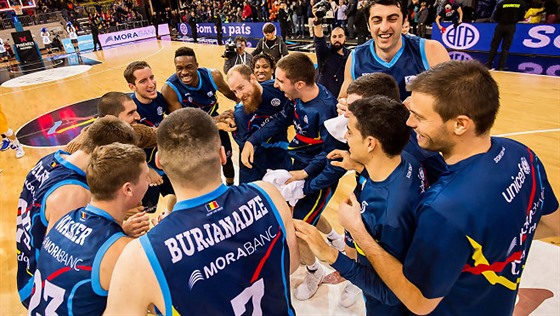 Basketbalisté Andorry slaví ligovou výhru nad FC Barcelona.