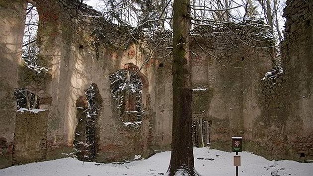 Romantické zříceniny kaple sv. Máří Magdaleny na Malém Blaníku mají rádi... Romantické zříceniny kaple sv. Máří Magdaleny na Malém Blaníku mají rádi...