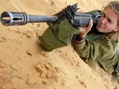 Cvien izraelskho smenho praporu Karakal v Negevsk pouti (17. listopadu...