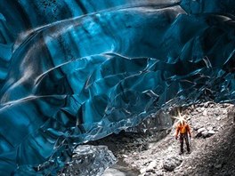 Ledovcové jeskyn Island