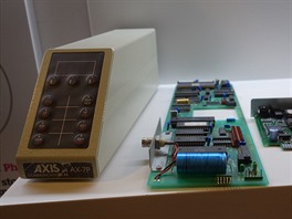 Úpln prvním produktem Axisu byl v roce 1985 tento pevodník, díky kterému bylo...