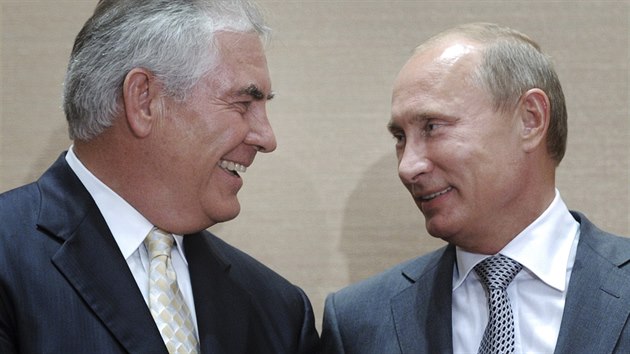 f spolenosti Rex Tillerson a rusk prezident Vladimir Putin pi setkn v Soi (30. srpna 2011)