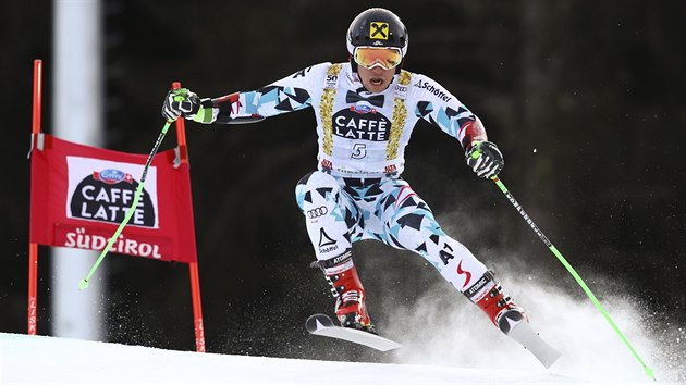 Marcel Hirscher na trati obho slalomu v v italsk Alta Badii.