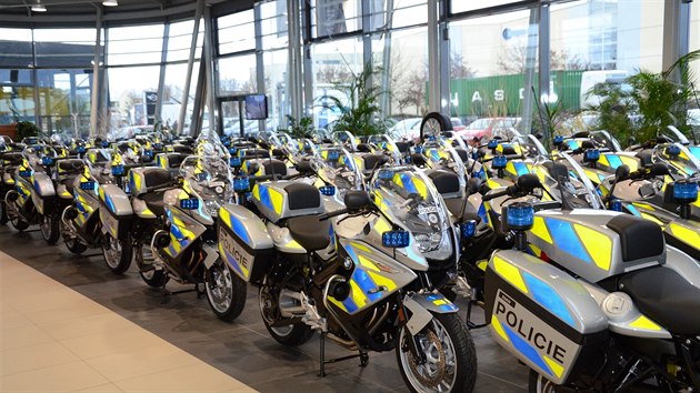Policie v Brn pevzala 135 novch motocykl BMW (12. prosince 2016)