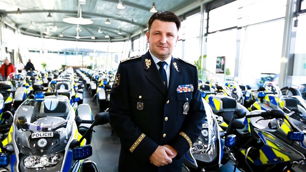 Zstupci policie bhem pebrn 135 novch motocykl BMW v Brn (12. prosince 2016)