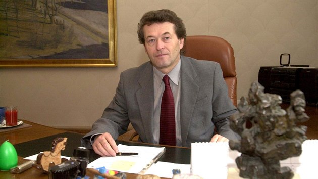 Petr Kyntetr, vedouc kancele Poslaneck snmovny ve sv pracovn (14. bezna 2001)