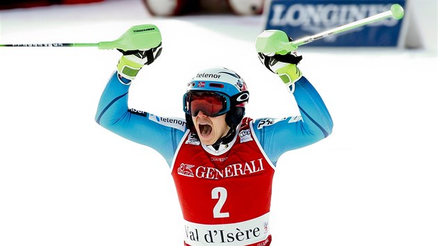 Henrik Kristoffersen slav triumf ve slalomu ve Val d'Isere.