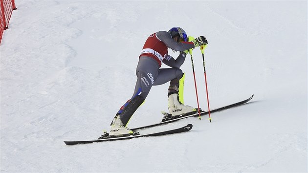 Alexis Pinturault po chyb ve slalomu ve Val d'Isere.