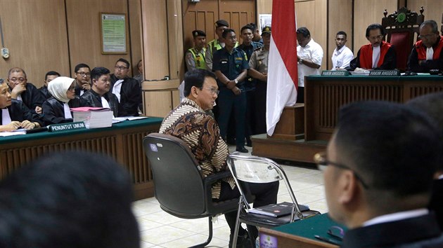 Guvernr indonsk Jakarty Basuki Tjahaja Purnama, znm jako Ahok, stanul v ter ped soudem kvli dajn urce islmu (13. prosince 2016).