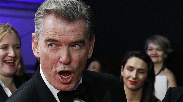 Pierce Brosnan si pijel na udlen Evropskch filmovch cen pro estnou trofej za pnos kinematograii.