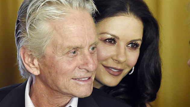 Michael Douglas a Catherine Zeta-Jonesov (Beverly Hills, 9. prosince 2016)