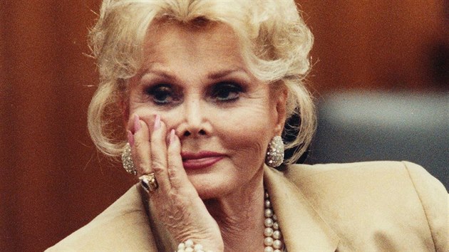 Zsa Zsa Gaborov (Beverly Hills, 1. kvtna 1990)