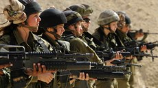 Vojaky z izraelského smíeného praporu Karakal na stelnici (13. února 2007)